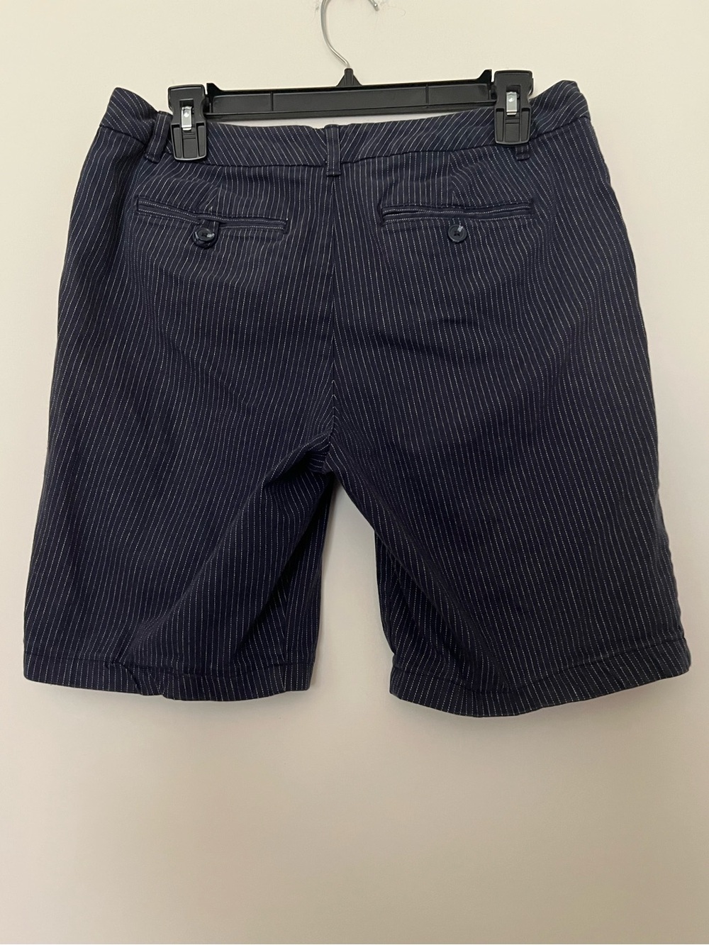 Women’s St. John’s Bay Size 10 Dark Navy Pinstripe Cotton Shorts - Picture 3 of 7